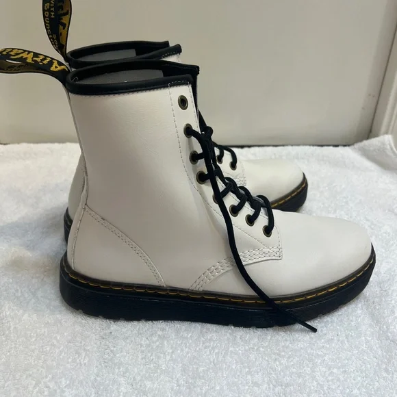 Men’s Sz 8 Dr. Martens White Leather Boots - Picture 10 of 13